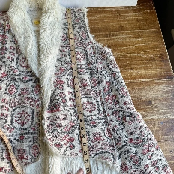 Hei Hei Jacquard Tapestry Faux Fur Lined Vest: see notes on size - Picture 7 of 14